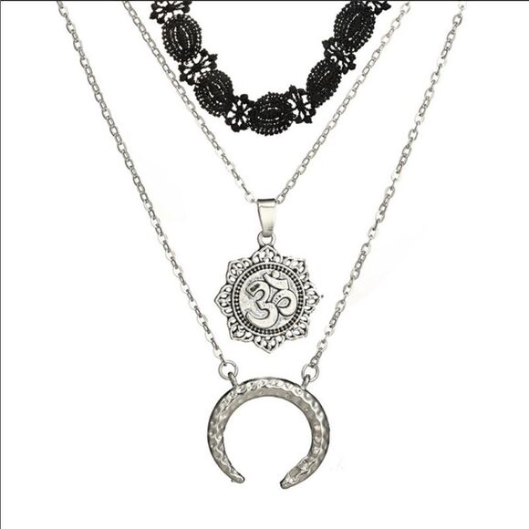 Choker OM necklace or not super versatile - Picture 2 of 7